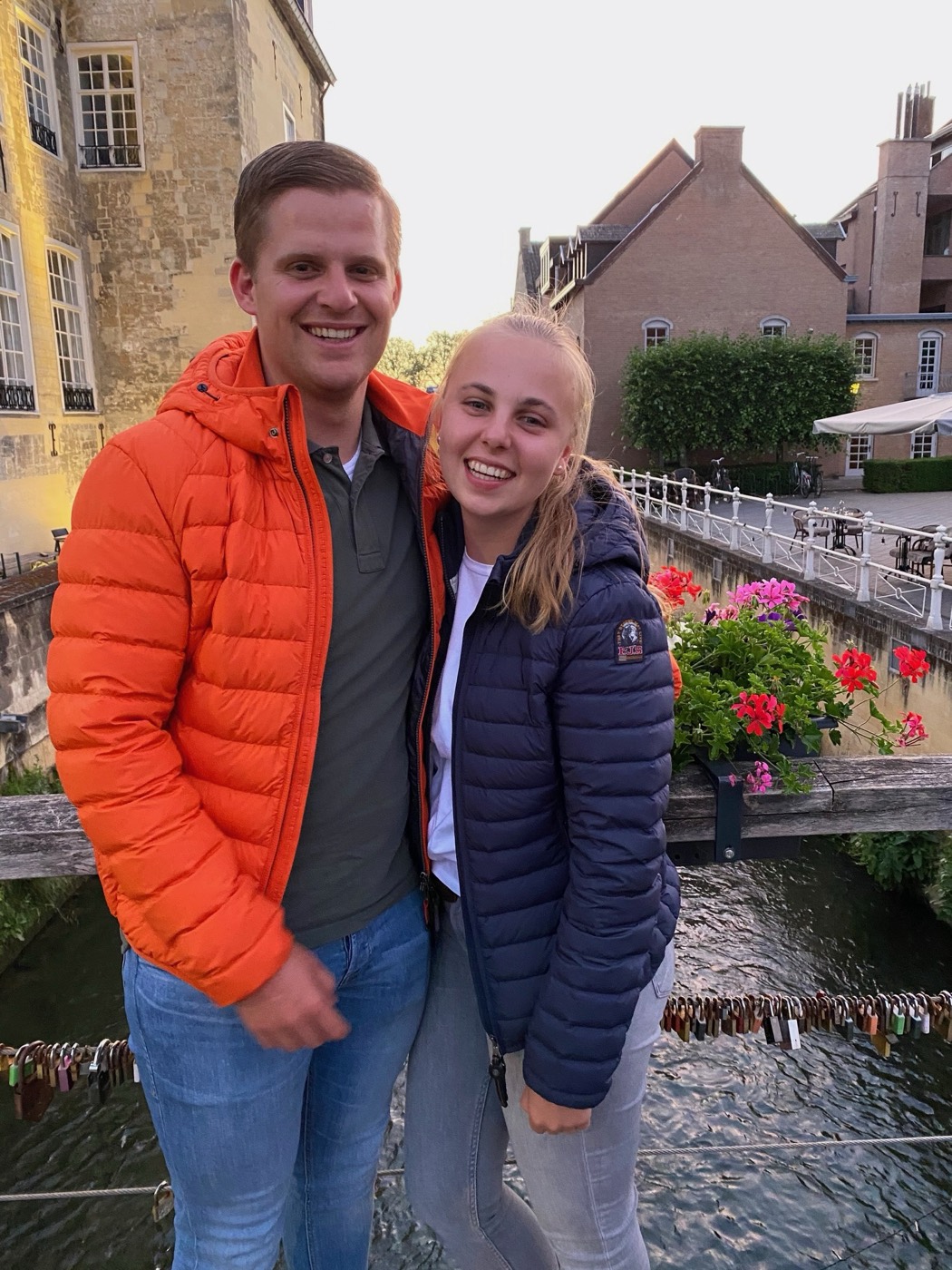 Stan en Tessa op een brug